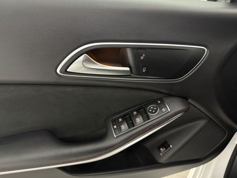 Mercedes-Benz CLA-Klasse 180 AMG | Pano | LED | Camera | Cruise | Navi | Parkeersens. | NAP