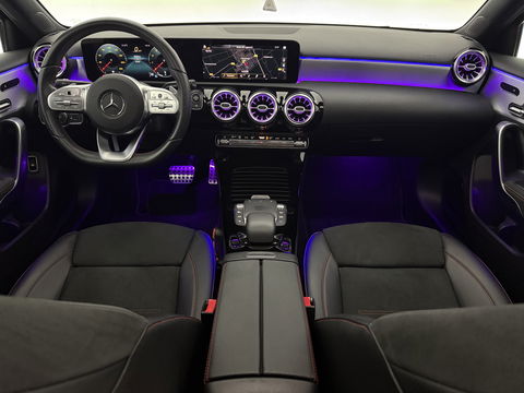 Mercedes-Benz A-Klasse 200 AMG | Pano | Sfeerverl. | Virtual | Burmester | Camera | Memory | Dodehoek | NAP