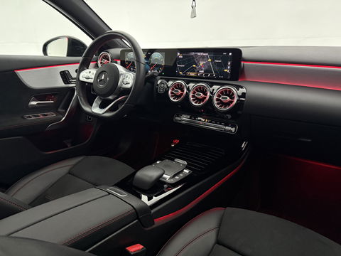 Mercedes-Benz A-Klasse 200 AMG | Pano | Sfeerverl. | Virtual | Burmester | Camera | Memory | Dodehoek | NAP