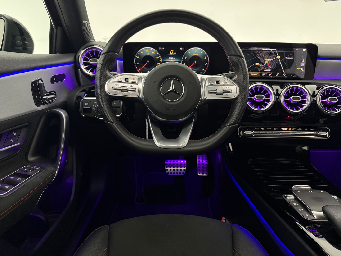 Mercedes-Benz A-Klasse 200 AMG | Pano | Sfeerverl. | Virtual | Burmester | Camera | Memory | Dodehoek | NAP