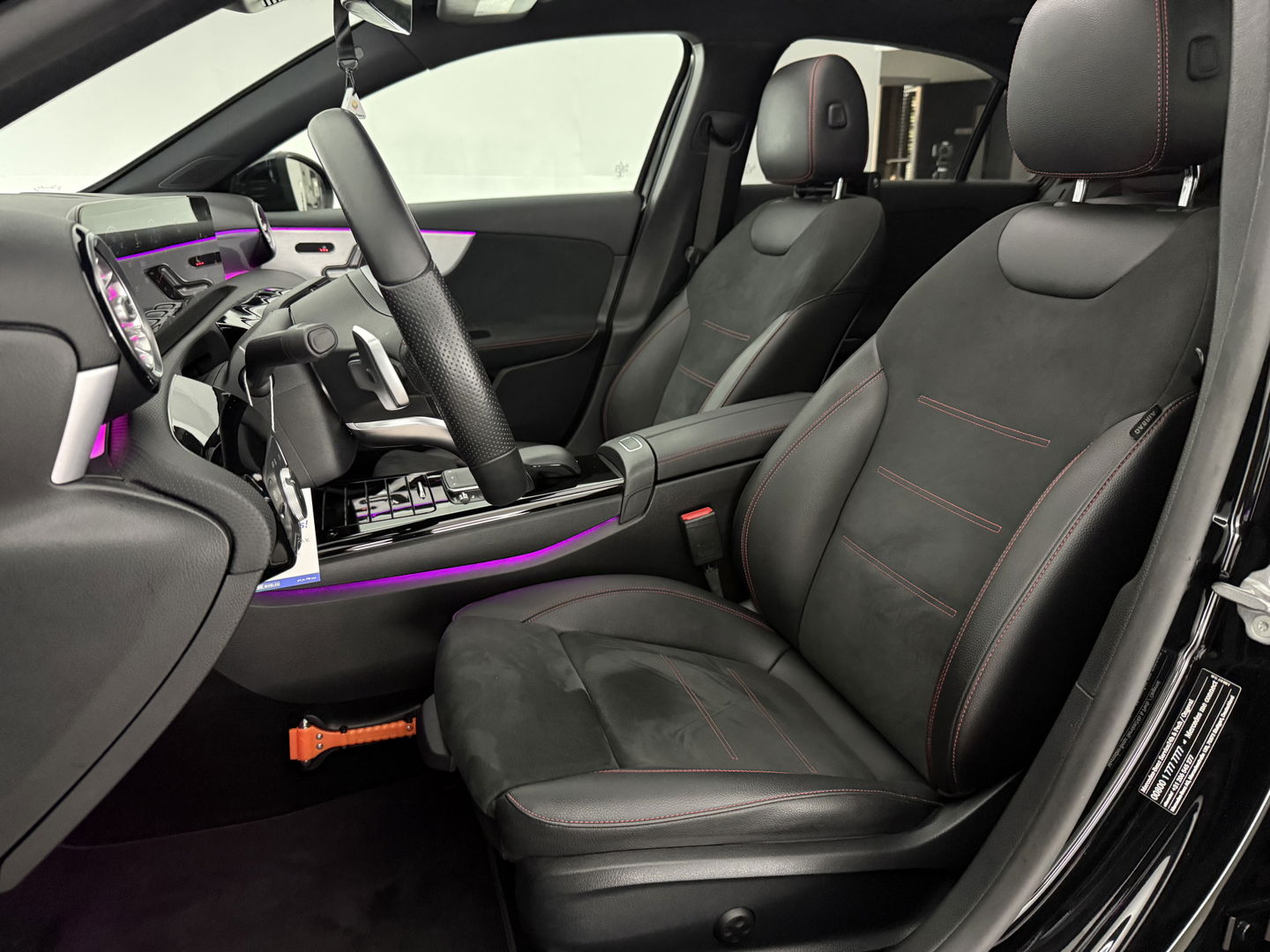 Mercedes-Benz A-Klasse 200 AMG | Pano | Sfeerverl. | Virtual | Burmester | Camera | Memory | Dodehoek | NAP