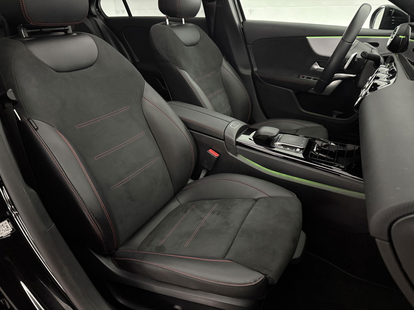 Mercedes-Benz A-Klasse 200 AMG | Pano | Sfeerverl. | Virtual | Burmester | Camera | Memory | Dodehoek | NAP