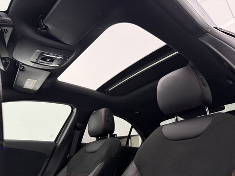 Mercedes-Benz A-Klasse 200 AMG | Pano | Sfeerverl. | Virtual | Burmester | Camera | Memory | Dodehoek | NAP