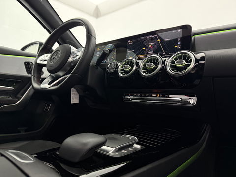 Mercedes-Benz A-Klasse 200 AMG | Pano | Sfeerverl. | Virtual | Burmester | Camera | Memory | Dodehoek | NAP