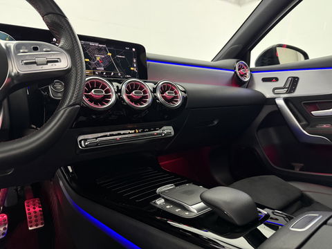 Mercedes-Benz A-Klasse 200 AMG | Pano | Sfeerverl. | Virtual | Burmester | Camera | Memory | Dodehoek | NAP