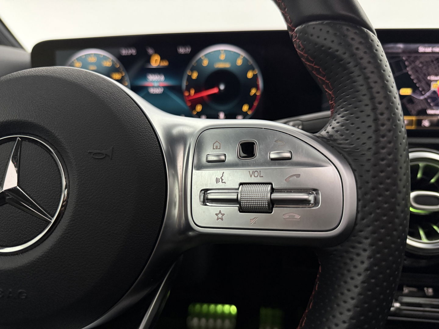Mercedes-Benz A-Klasse 200 AMG | Pano | Sfeerverl. | Virtual | Burmester | Camera | Memory | Dodehoek | NAP