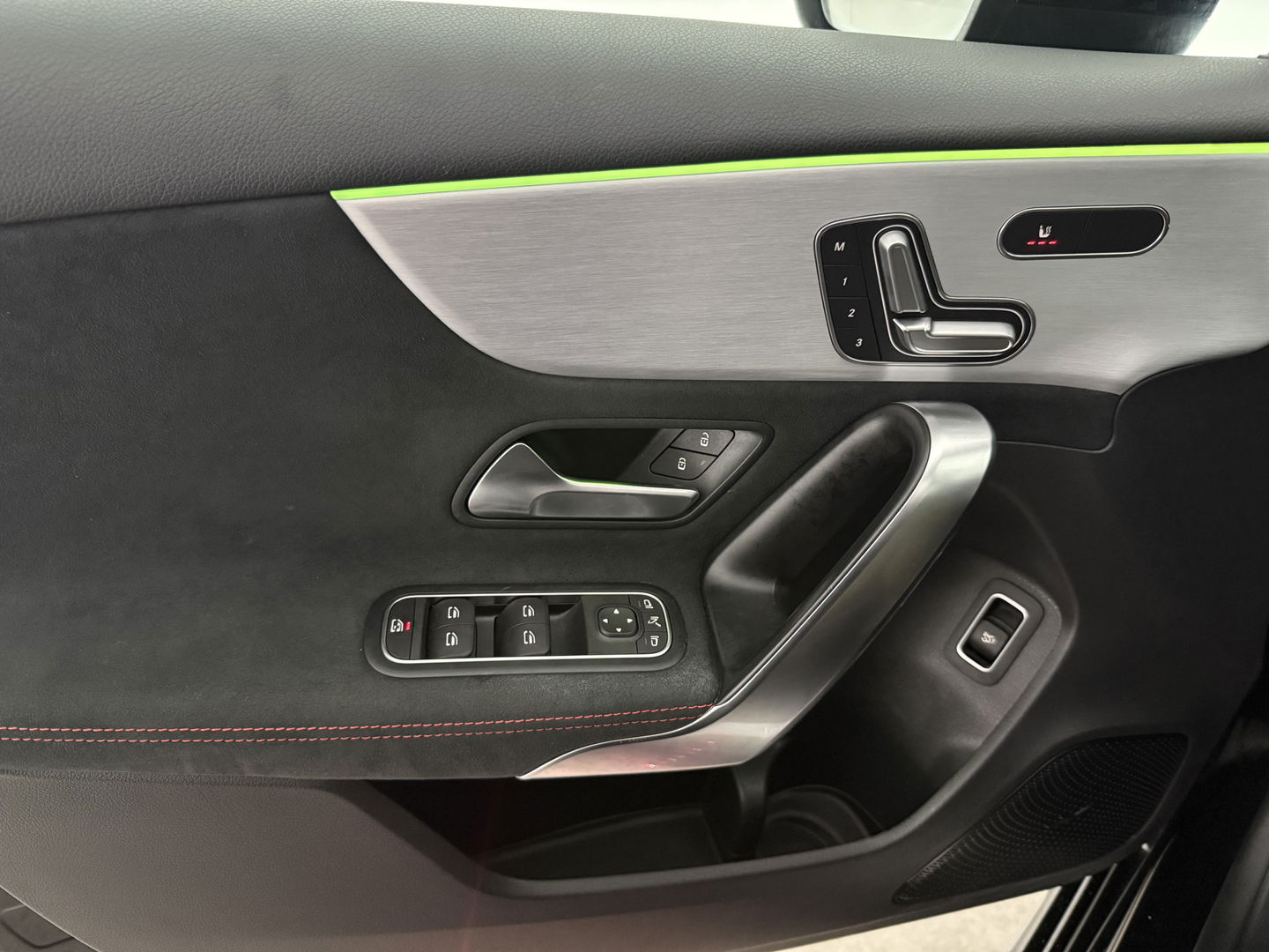 Mercedes-Benz A-Klasse 200 AMG | Pano | Sfeerverl. | Virtual | Burmester | Camera | Memory | Dodehoek | NAP