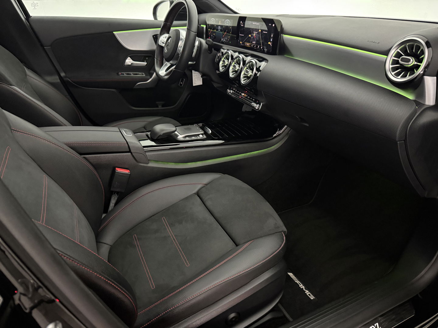 Mercedes-Benz A-Klasse 200 AMG | Pano | Sfeerverl. | Virtual | Burmester | Camera | Memory | Dodehoek | NAP