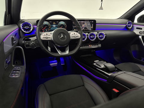 Mercedes-Benz A-Klasse 200 AMG | Pano | Sfeerverl. | Virtual | Burmester | Camera | Memory | Dodehoek | NAP