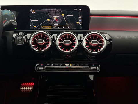 Mercedes-Benz A-Klasse 200 AMG | Pano | Sfeerverl. | Virtual | Burmester | Camera | Memory | Dodehoek | NAP