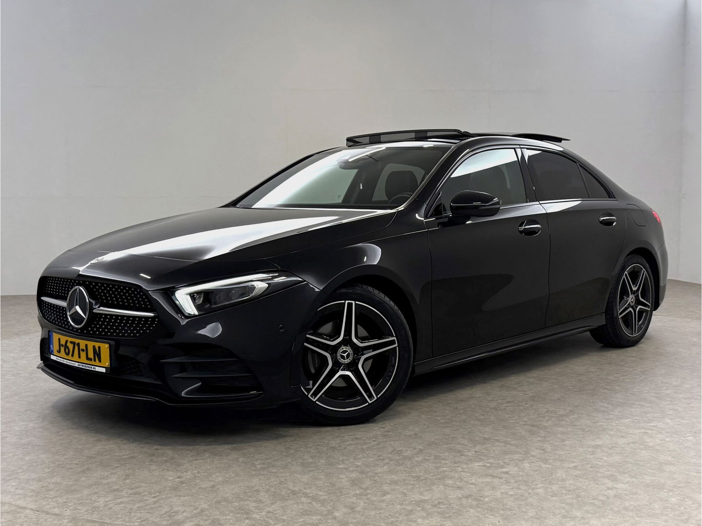Mercedes-Benz A-Klasse 200 AMG | Pano | Sfeerverl. | Virtual | Burmester | Camera | Memory | Dodehoek | NAP