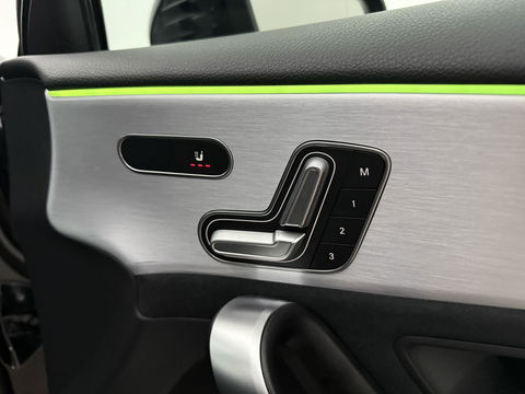 Mercedes-Benz A-Klasse 200 AMG | Pano | Sfeerverl. | Virtual | Burmester | Camera | Memory | Dodehoek | NAP