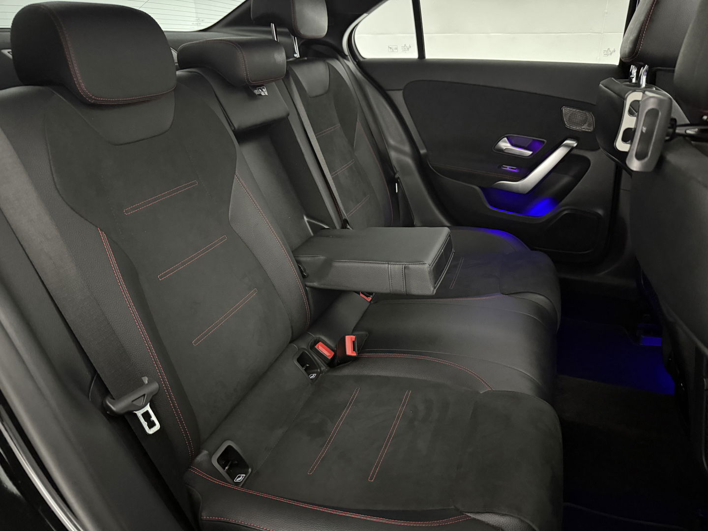 Mercedes-Benz A-Klasse 200 AMG | Pano | Sfeerverl. | Virtual | Burmester | Camera | Memory | Dodehoek | NAP