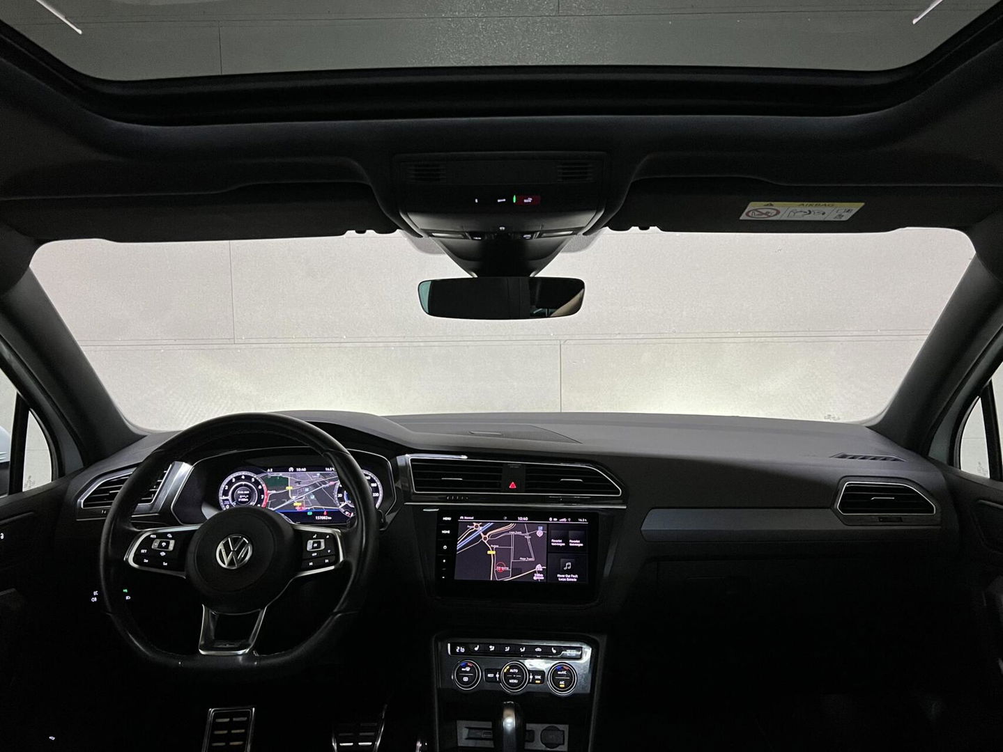 Volkswagen Tiguan 1.5 TSI R-Line Black Edition Pano Virtual Dynaudio 360° NAP