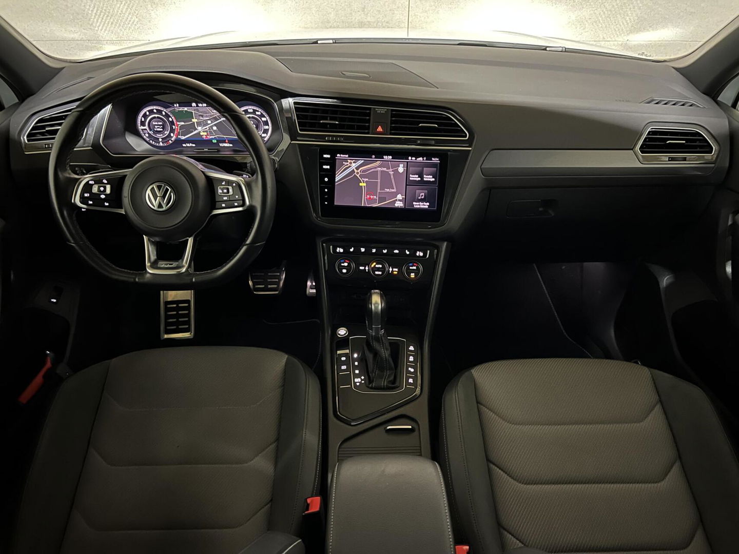 Volkswagen Tiguan 1.5 TSI R-Line Black Edition Pano Virtual Dynaudio 360° NAP