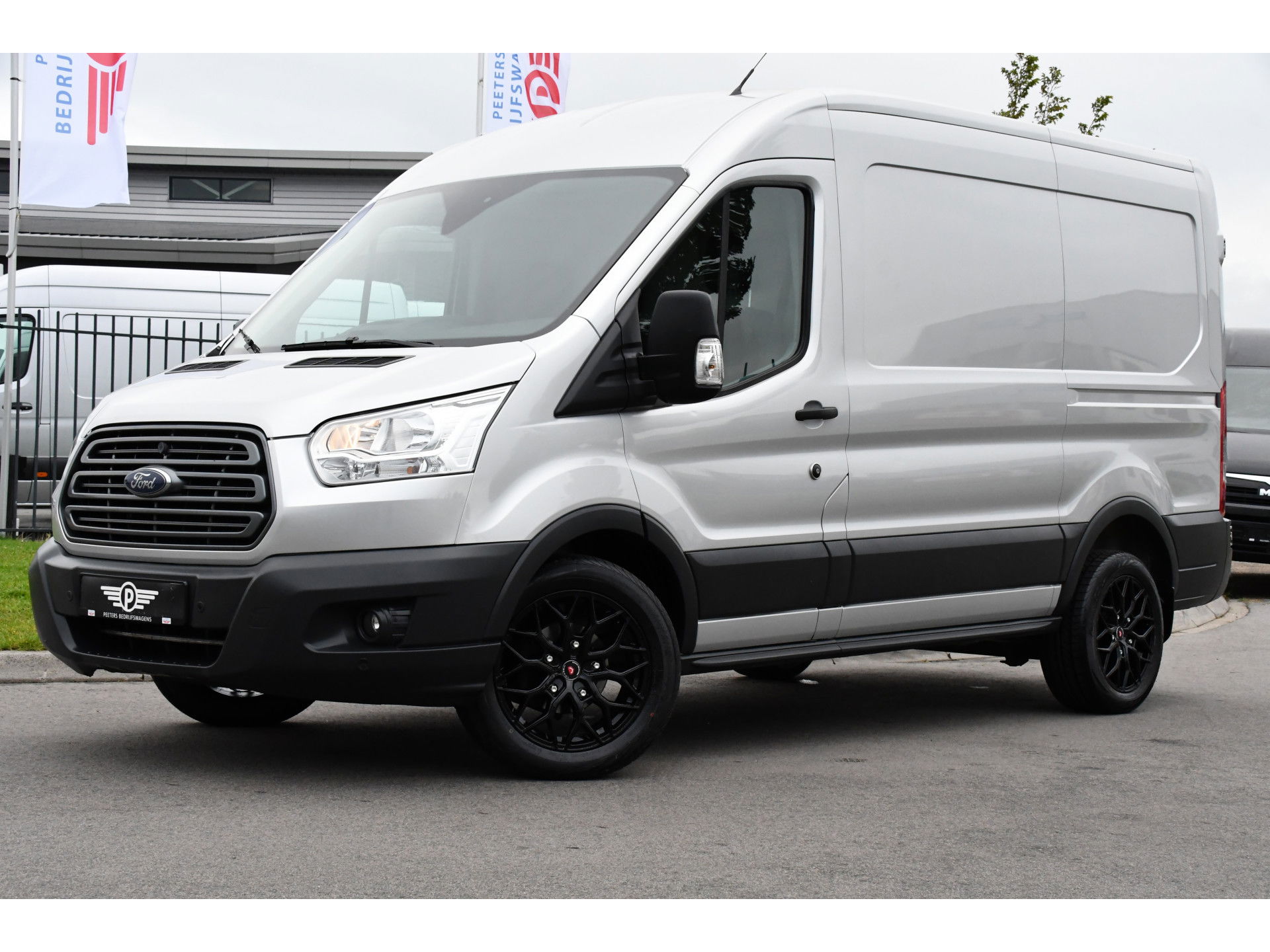 Ford Transit 2.0 TDCI L2H2 PB Edition Camera, Cruise, Carplay, Automaat, 130pk, Multimedia, Trekhaak, NAVI, Uniek!