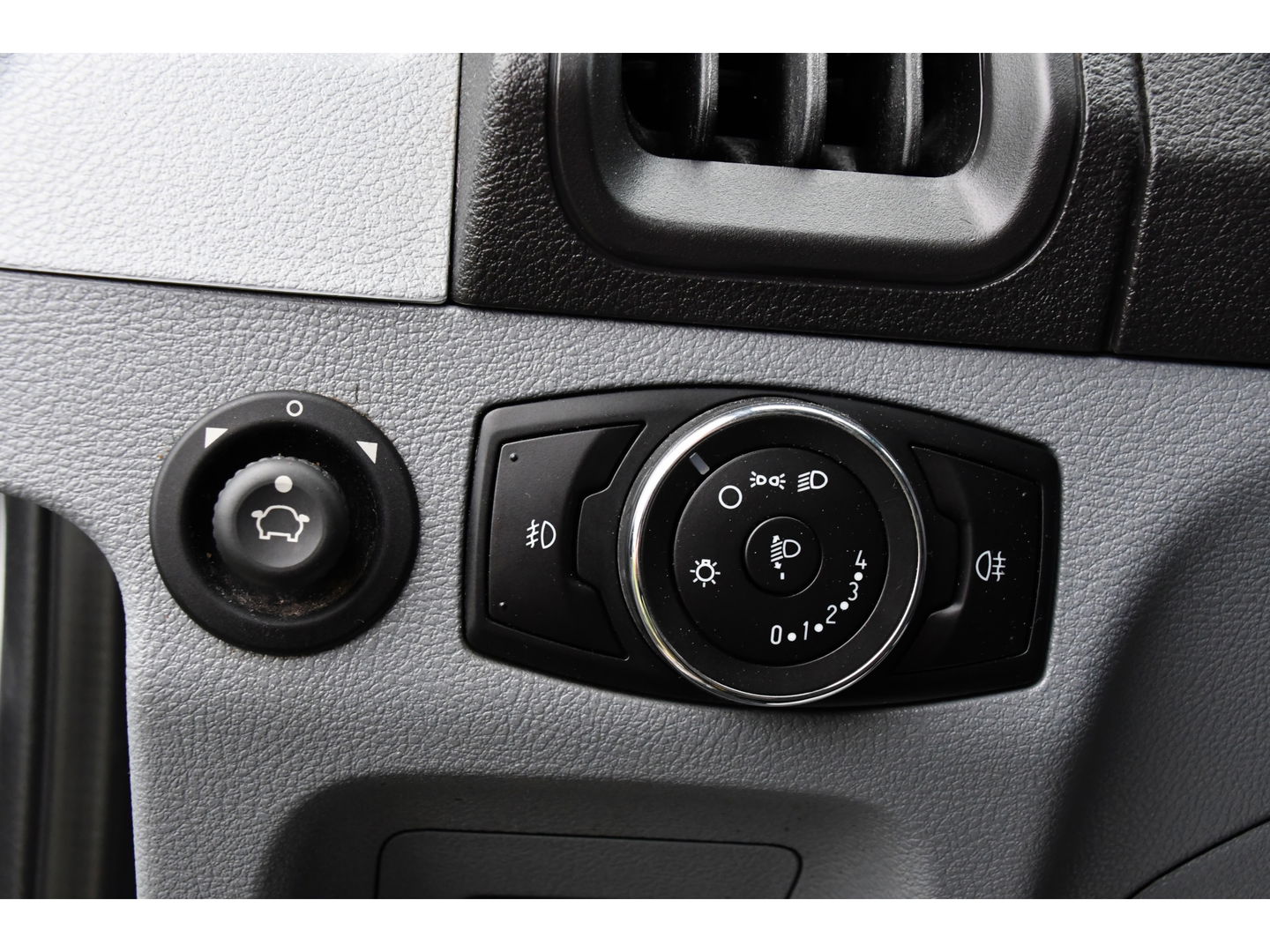 Ford Transit 2.0 TDCI L2H2 PB Edition Camera, Cruise, Carplay, Automaat, 130pk, Multimedia, Trekhaak, NAVI, Uniek!