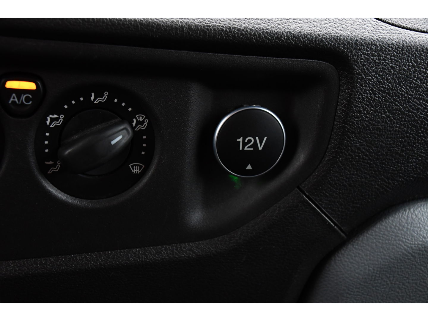 Ford Transit 2.0 TDCI L2H2 PB Edition Camera, Cruise, Carplay, Automaat, 130pk, Multimedia, Trekhaak, NAVI, Uniek!