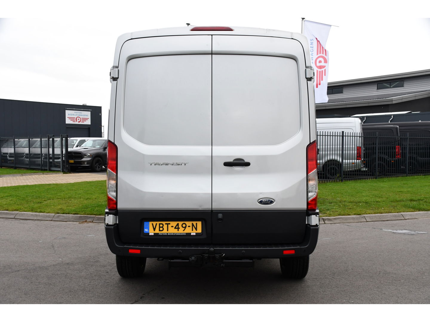 Ford Transit 2.0 TDCI L2H2 PB Edition Camera, Cruise, Carplay, Automaat, 130pk, Multimedia, Trekhaak, NAVI, Uniek!
