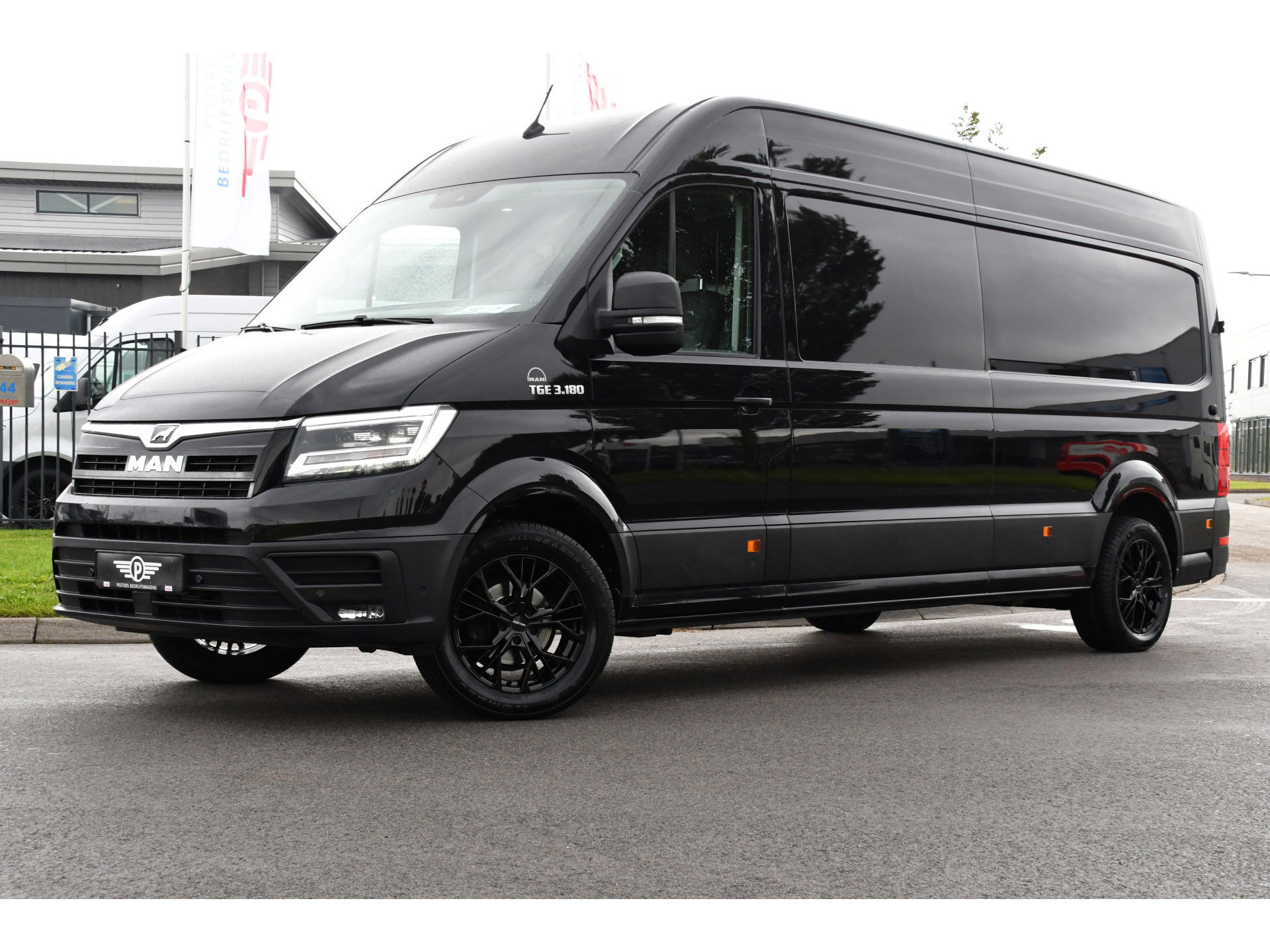 MAN TGE 35 2.0 L4H3 Black Edition Camera, Cruise, Carplay, LED, 177PK, Multimedia, Clima, Stoelverarming, Automaat, Uniek!