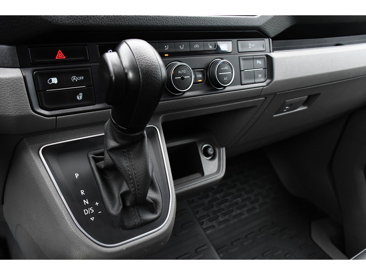 MAN TGE 35 2.0 L4H3 Black Edition Camera, Cruise, Carplay, LED, 177PK, Multimedia, Clima, Stoelverarming, Automaat, Uniek!