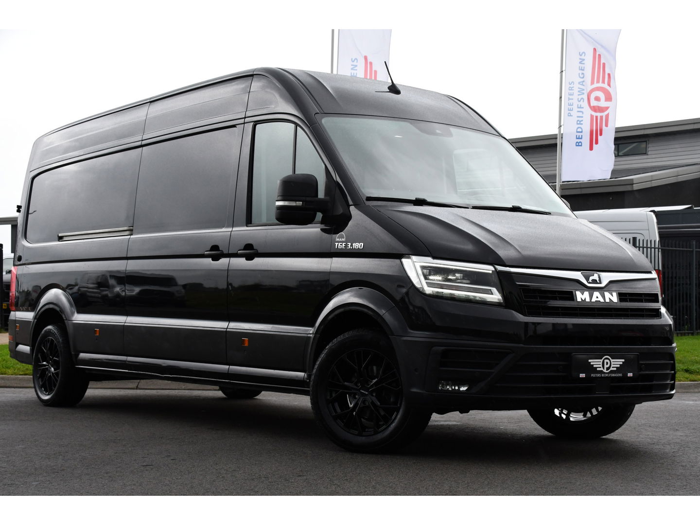 MAN TGE 35 2.0 L4H3 Black Edition Camera, Cruise, Carplay, LED, 177PK, Multimedia, Clima, Stoelverarming, Automaat, Uniek!