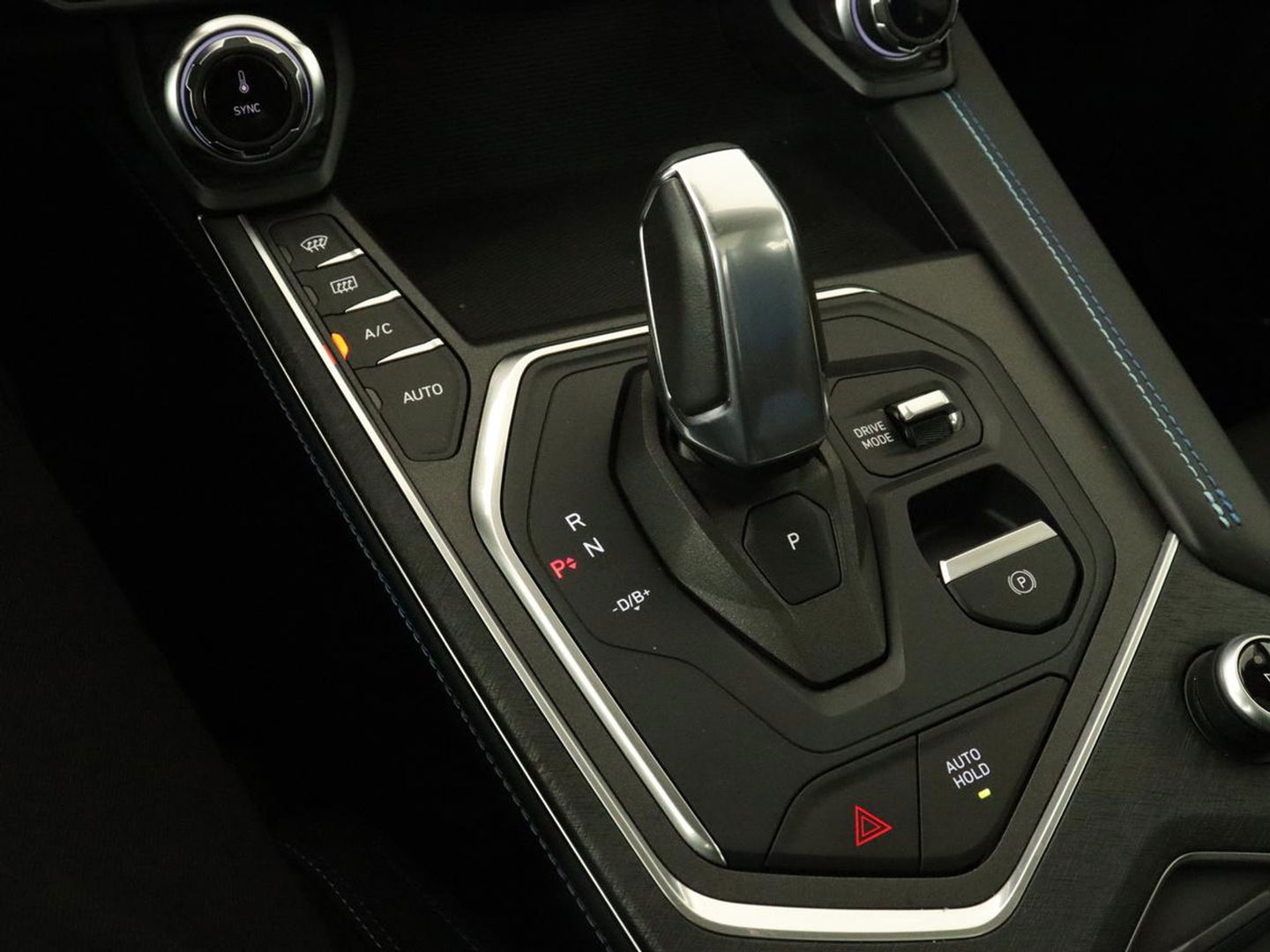 Lynk & Co 01 1.5 | Panoramadak | Carplay | Memory | Keyless | Navigatie | Camera | LED | Sfeerverlichting | Stoelverwarming | Stoelventilatie | Stembediening | LMV 20 inch | 48.000KM