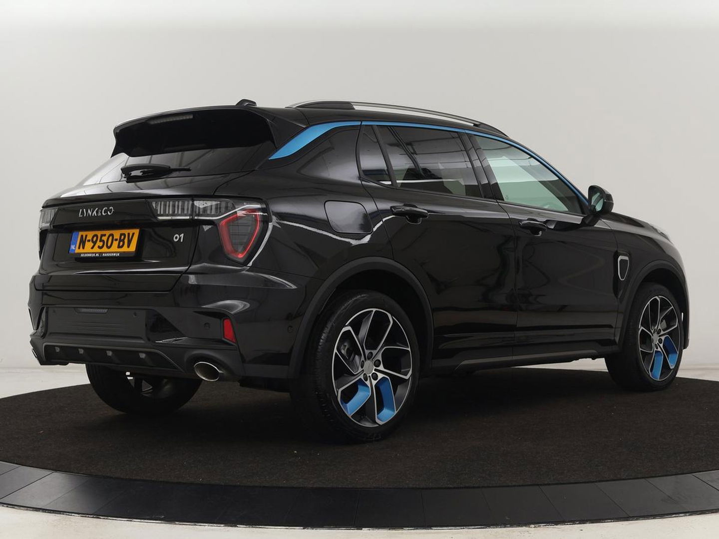 Lynk & Co 01 1.5 | Panoramadak | Carplay | Memory | Keyless | Navigatie | Camera | LED | Sfeerverlichting | Stoelverwarming | Stoelventilatie | Stembediening | LMV 20 inch | 48.000KM