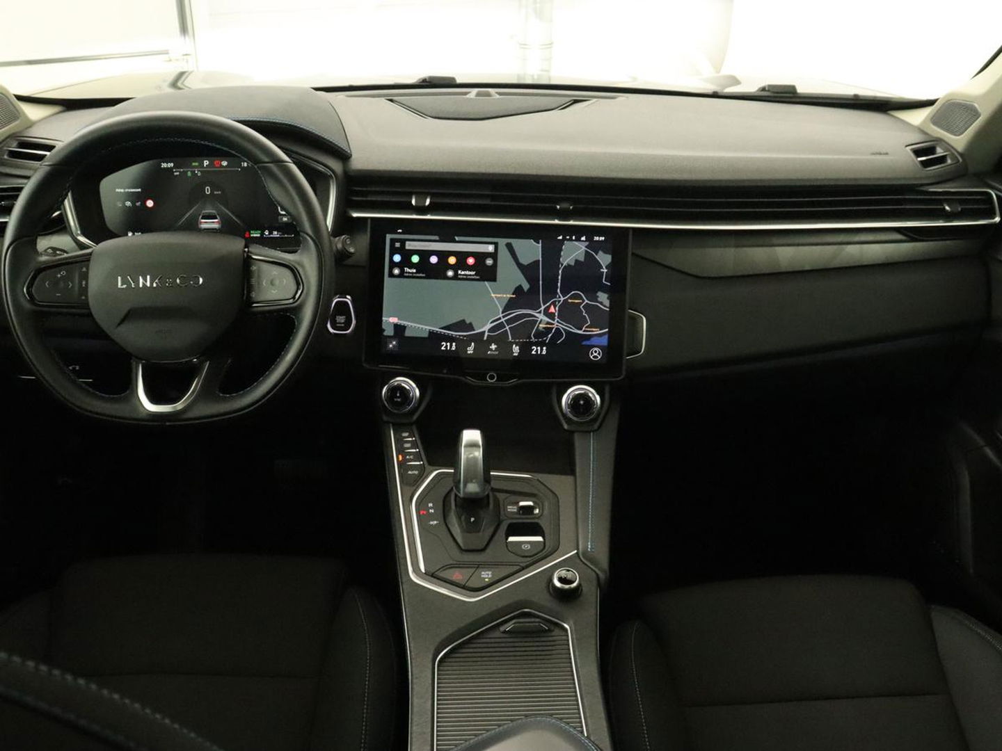 Lynk & Co 01 1.5 | Panoramadak | Carplay | Memory | Keyless | Navigatie | Camera | LED | Sfeerverlichting | Stoelverwarming | Stoelventilatie | Stembediening | LMV 20 inch | 48.000KM