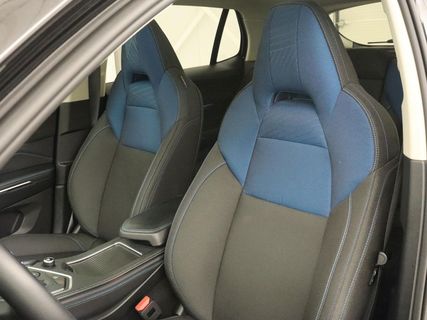 Lynk & Co 01 1.5 | Panoramadak | Carplay | Memory | Keyless | Navigatie | Camera | LED | Sfeerverlichting | Stoelverwarming | Stoelventilatie | Stembediening | LMV 20 inch | 48.000KM