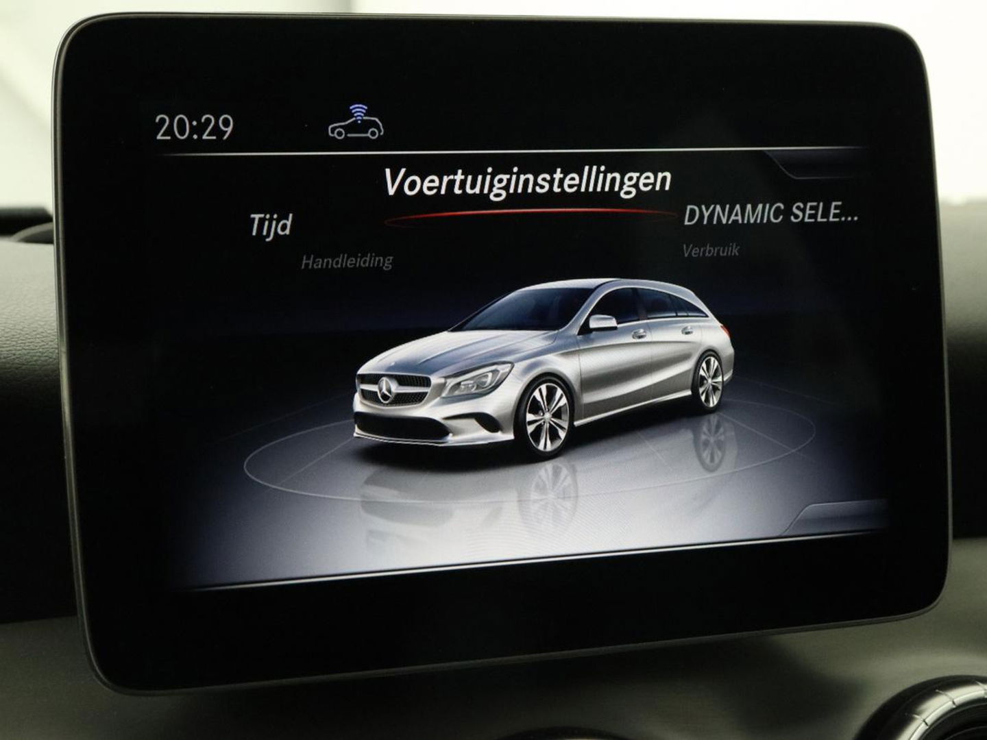 Mercedes-Benz CLA-Klasse Shooting Brake 180 | Trekhaak | Camera | Navigatie | Leder | LED | Cruise control | Sportstoelen | LMV 18 inch