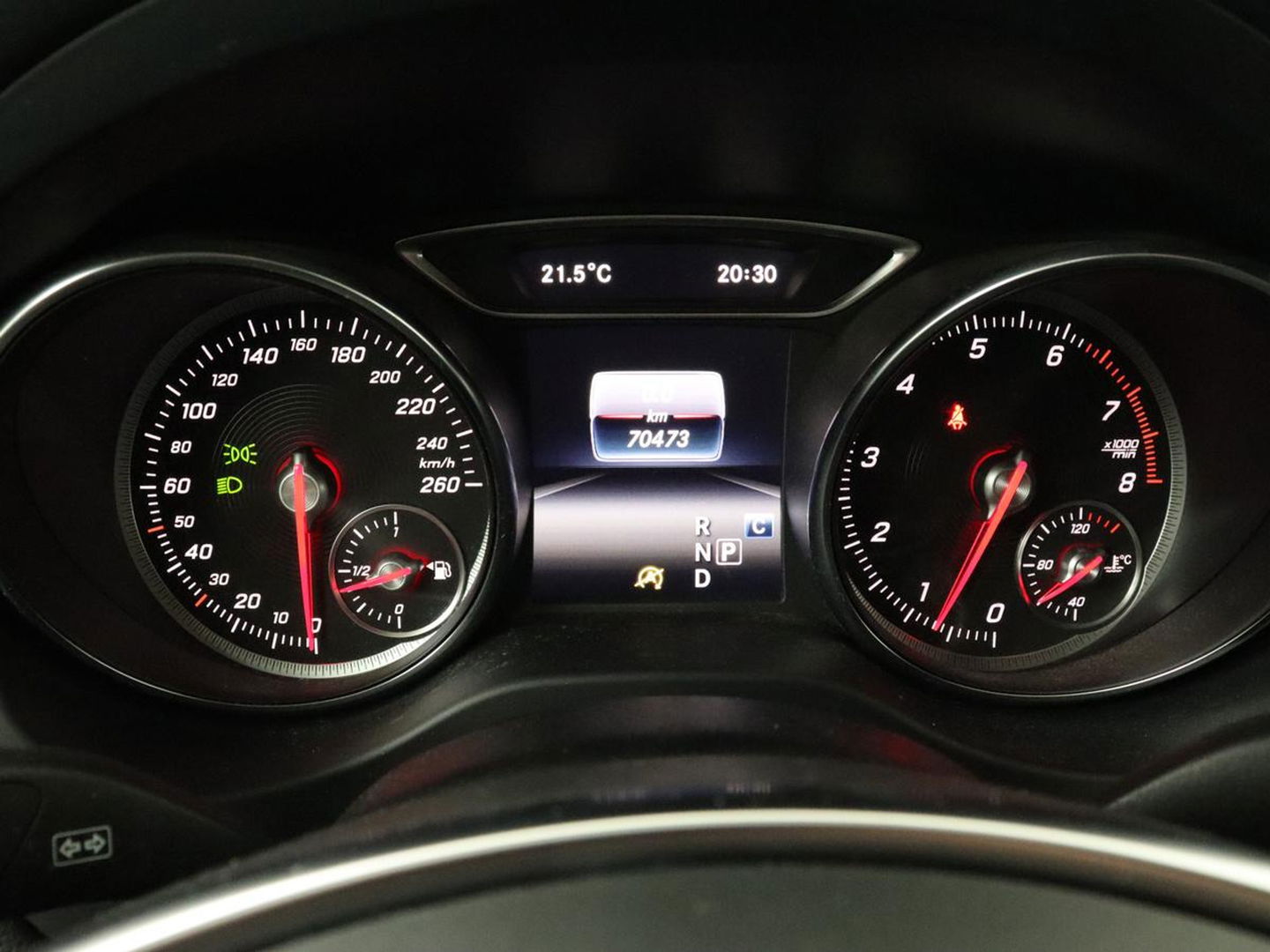 Mercedes-Benz CLA-Klasse Shooting Brake 180 | Trekhaak | Camera | Navigatie | Leder | LED | Cruise control | Sportstoelen | LMV 18 inch