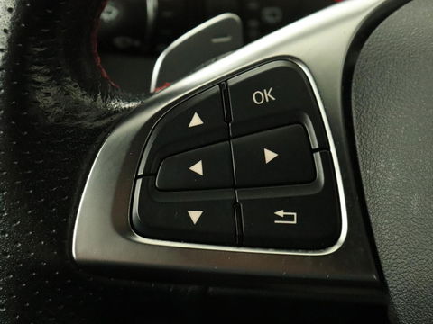 Mercedes-Benz CLA-Klasse Shooting Brake 180 | Trekhaak | Camera | Navigatie | Leder | LED | Cruise control | Sportstoelen | LMV 18 inch