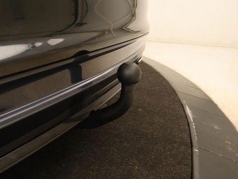 Mercedes-Benz CLA-Klasse Shooting Brake 180 | Trekhaak | Camera | Navigatie | Leder | LED | Cruise control | Sportstoelen | LMV 18 inch
