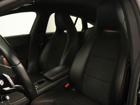 Mercedes-Benz CLA-Klasse Shooting Brake 180 | Trekhaak | Camera | Navigatie | Leder | LED | Cruise control | Sportstoelen | LMV 18 inch