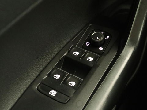 Volkswagen Taigo 1.0 TSI R-Line | Panoramadak| Camera | Virtual cockpit | Stoelverwarming | Navigatie | Carplay | LMV 18 inch | Getint glas | LED