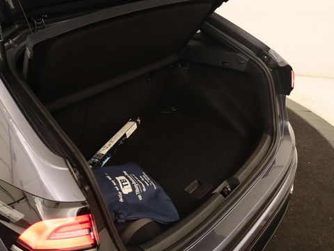 Volkswagen Taigo 1.0 TSI R-Line | Panoramadak| Camera | Virtual cockpit | Stoelverwarming | Navigatie | Carplay | LMV 18 inch | Getint glas | LED