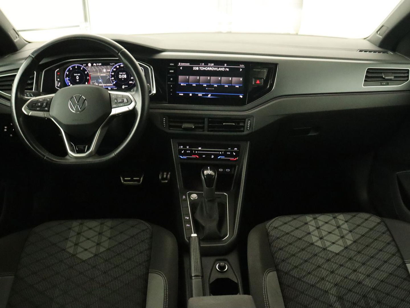 Volkswagen Taigo 1.0 TSI R-Line | Panoramadak| Camera | Virtual cockpit | Stoelverwarming | Navigatie | Carplay | LMV 18 inch | Getint glas | LED