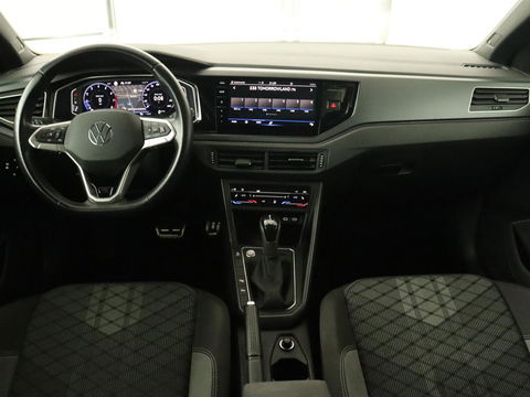 Volkswagen Taigo 1.0 TSI R-Line | Panoramadak| Camera | Virtual cockpit | Stoelverwarming | Navigatie | Carplay | LMV 18 inch | Getint glas | LED