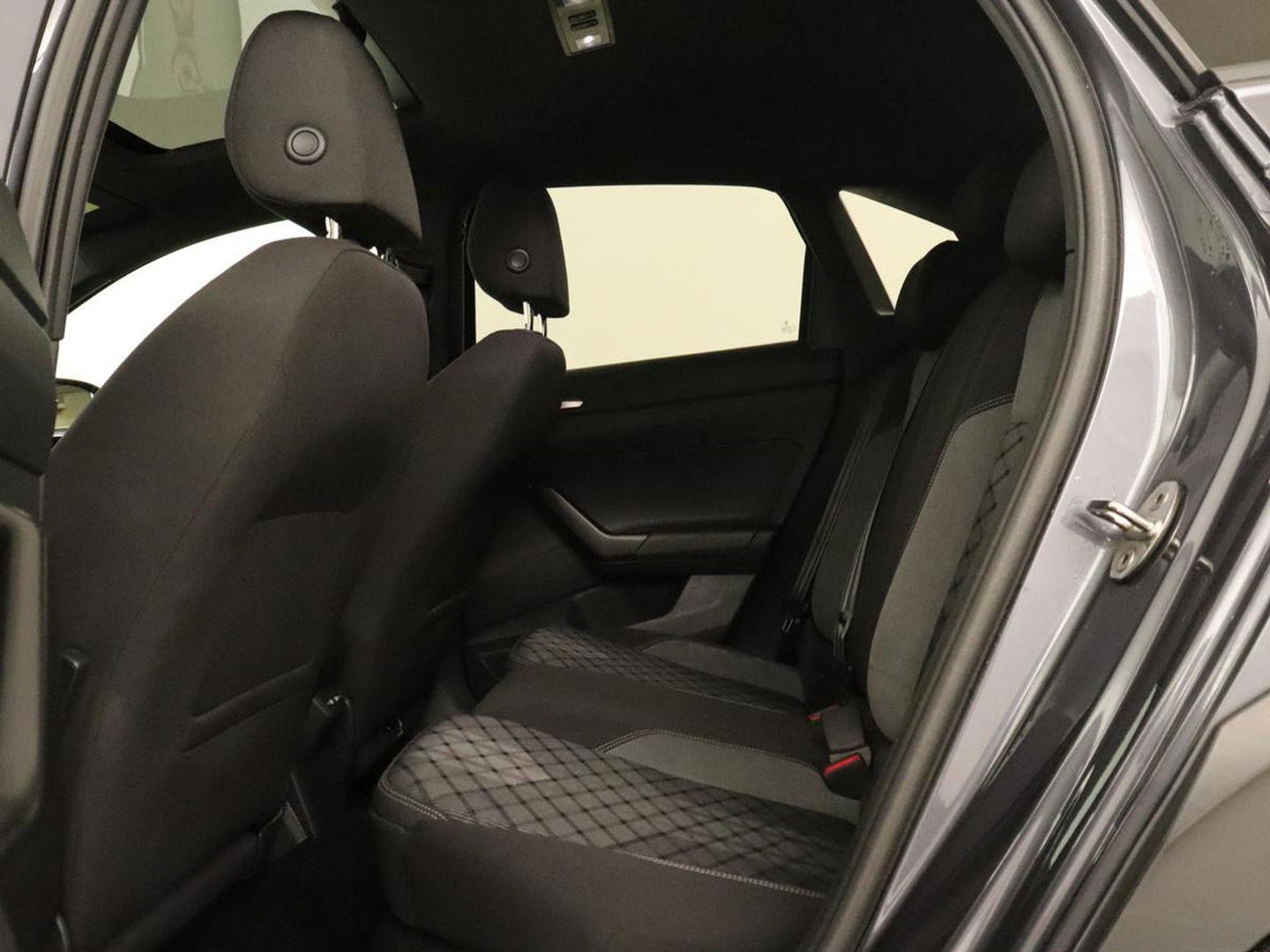 Volkswagen Taigo 1.0 TSI R-Line | Panoramadak| Camera | Virtual cockpit | Stoelverwarming | Navigatie | Carplay | LMV 18 inch | Getint glas | LED