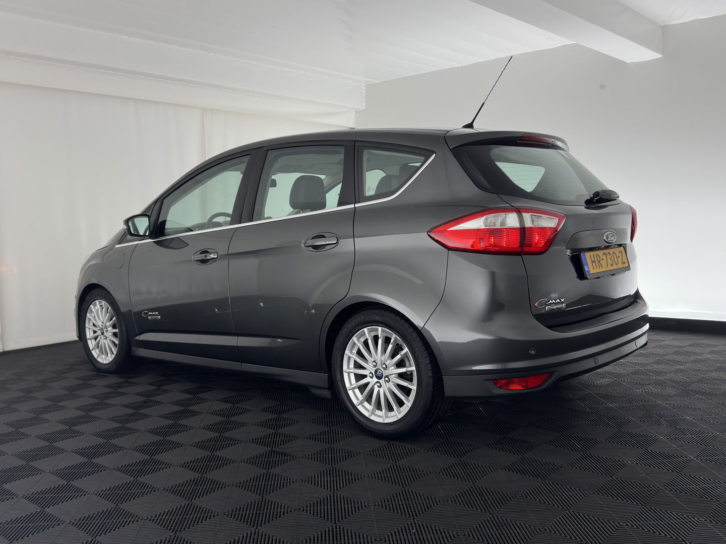 Ford C-MAX 2.0 Plug-in Hybrid Titanium Plus Aut. *PANO | LUXURY-LEATHER | NAVI-FULLMAP | CAMERA | KEYLESS | HEATED-COMFORT-SEATS | ECC | DIGI-COCKPIT | PDC | 17''ALU*