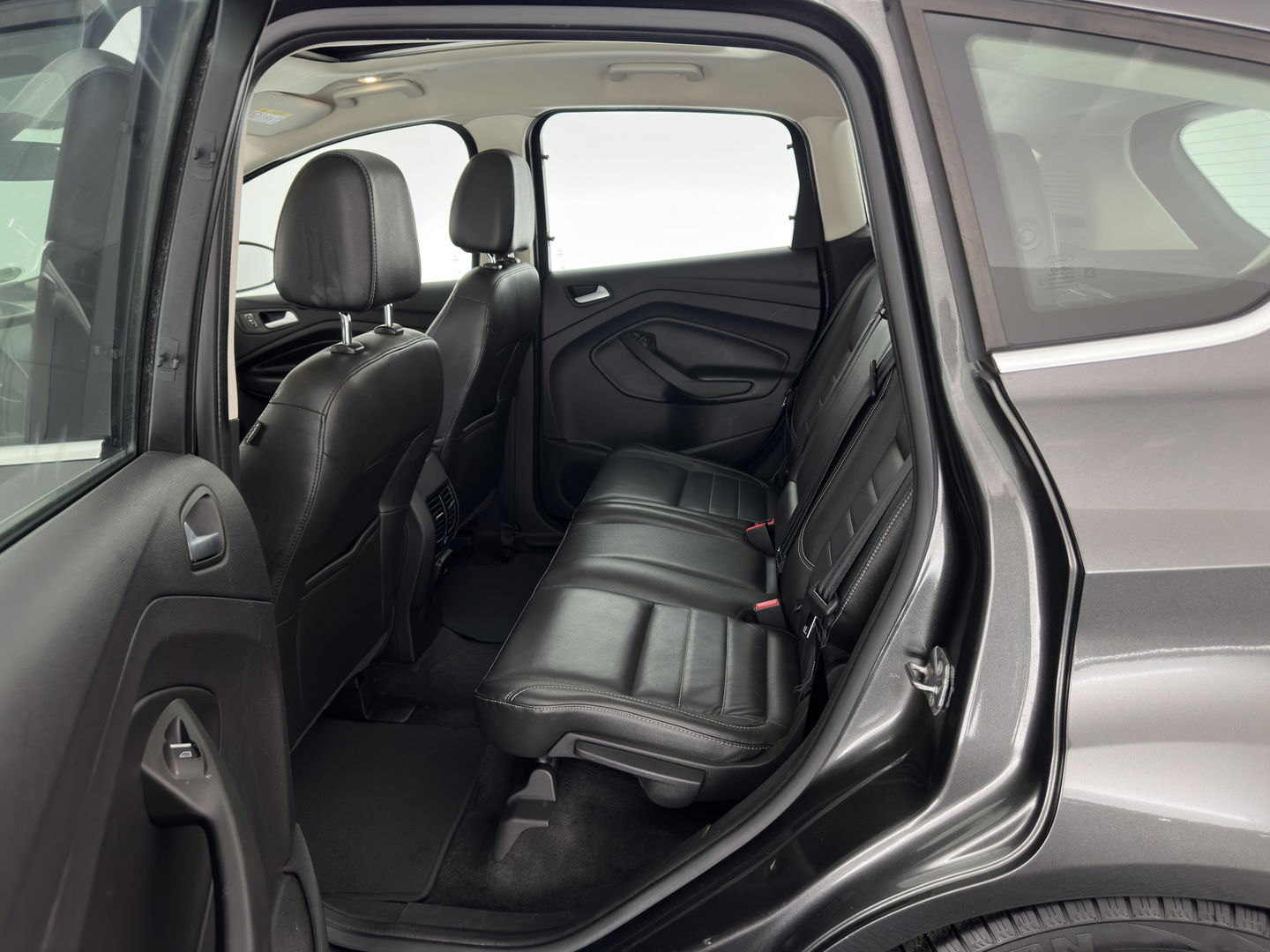 Ford C-MAX 2.0 Plug-in Hybrid Titanium Plus Aut. *PANO | LUXURY-LEATHER | NAVI-FULLMAP | CAMERA | KEYLESS | HEATED-COMFORT-SEATS | ECC | DIGI-COCKPIT | PDC | 17''ALU*