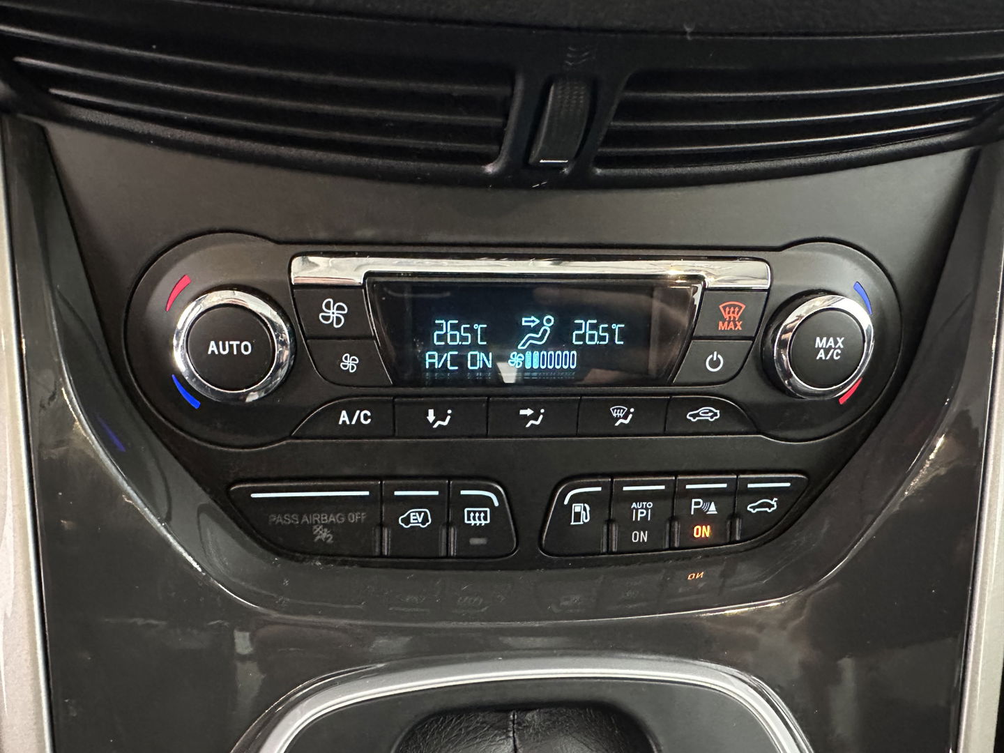 Ford C-MAX 2.0 Plug-in Hybrid Titanium Plus Aut. *PANO | LUXURY-LEATHER | NAVI-FULLMAP | CAMERA | KEYLESS | HEATED-COMFORT-SEATS | ECC | DIGI-COCKPIT | PDC | 17''ALU*