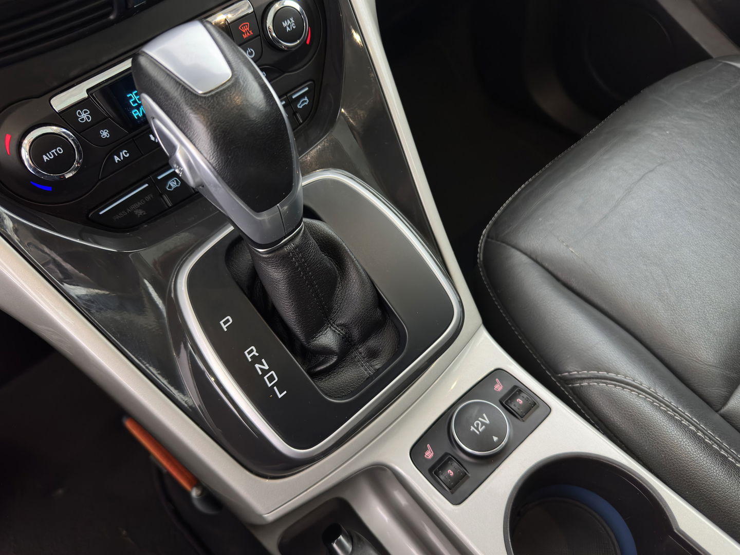 Ford C-MAX 2.0 Plug-in Hybrid Titanium Plus Aut. *PANO | LUXURY-LEATHER | NAVI-FULLMAP | CAMERA | KEYLESS | HEATED-COMFORT-SEATS | ECC | DIGI-COCKPIT | PDC | 17''ALU*