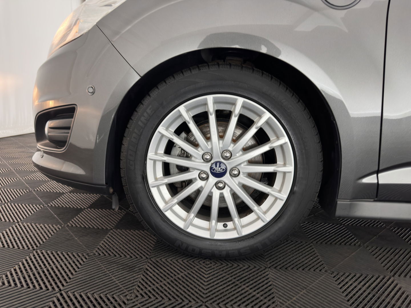 Ford C-MAX 2.0 Plug-in Hybrid Titanium Plus Aut. *PANO | LUXURY-LEATHER | NAVI-FULLMAP | CAMERA | KEYLESS | HEATED-COMFORT-SEATS | ECC | DIGI-COCKPIT | PDC | 17''ALU*