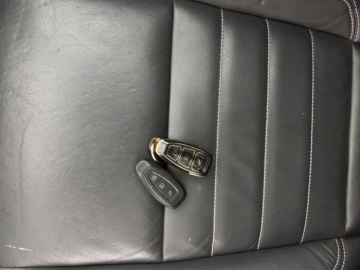 Ford C-MAX 2.0 Plug-in Hybrid Titanium Plus Aut. *PANO | LUXURY-LEATHER | NAVI-FULLMAP | CAMERA | KEYLESS | HEATED-COMFORT-SEATS | ECC | DIGI-COCKPIT | PDC | 17''ALU*