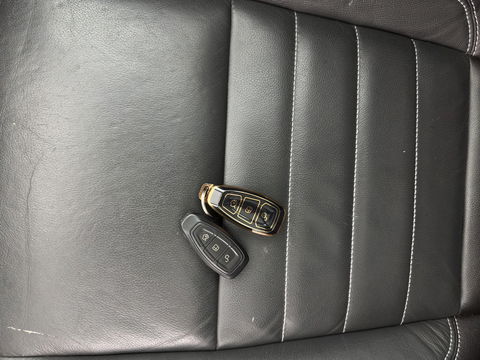 Ford C-MAX 2.0 Plug-in Hybrid Titanium Plus Aut. *PANO | LUXURY-LEATHER | NAVI-FULLMAP | CAMERA | KEYLESS | HEATED-COMFORT-SEATS | ECC | DIGI-COCKPIT | PDC | 17''ALU*