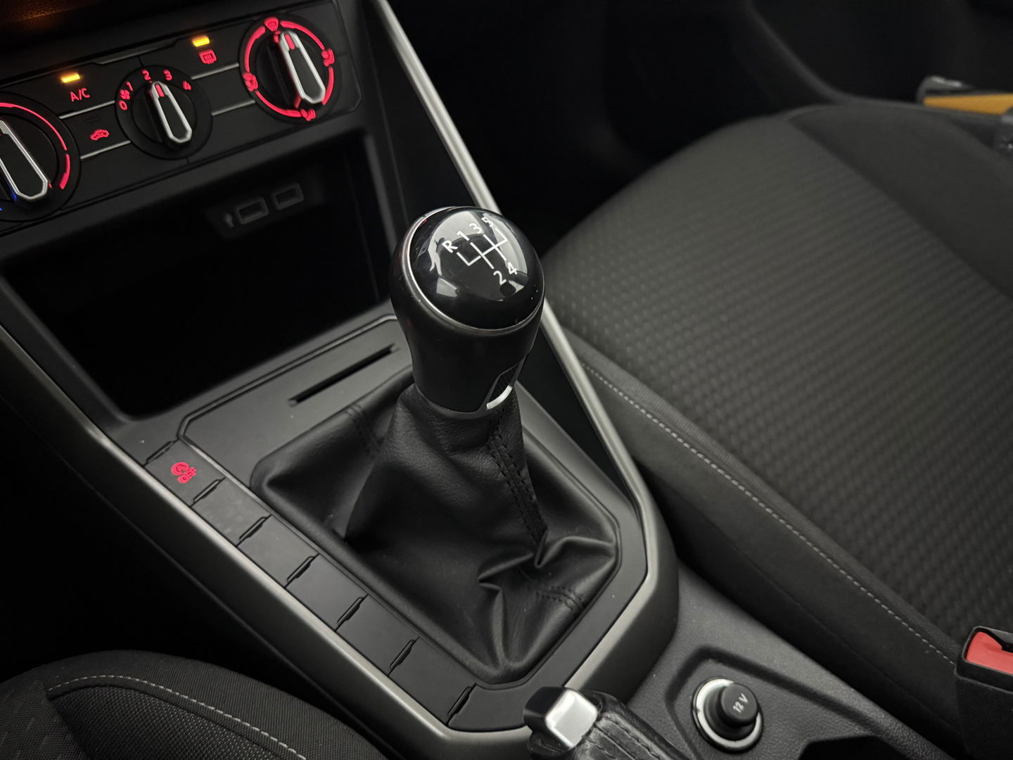 Volkswagen Polo 1.0 TSI Comfortline | Carplay | LED | Adaptive Cruise | Navigatie | NAP