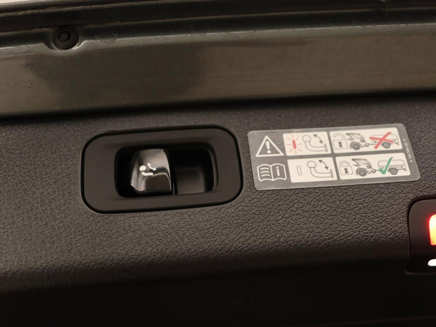 Mercedes-Benz C-Klasse 300 e AMG Line | Panoramadak | Wegklapbare trekhaak | Sfeerverlichting | Elektrische stoelen | Stoelverwarming | 360 Camera | Leder | Memory | Carplay