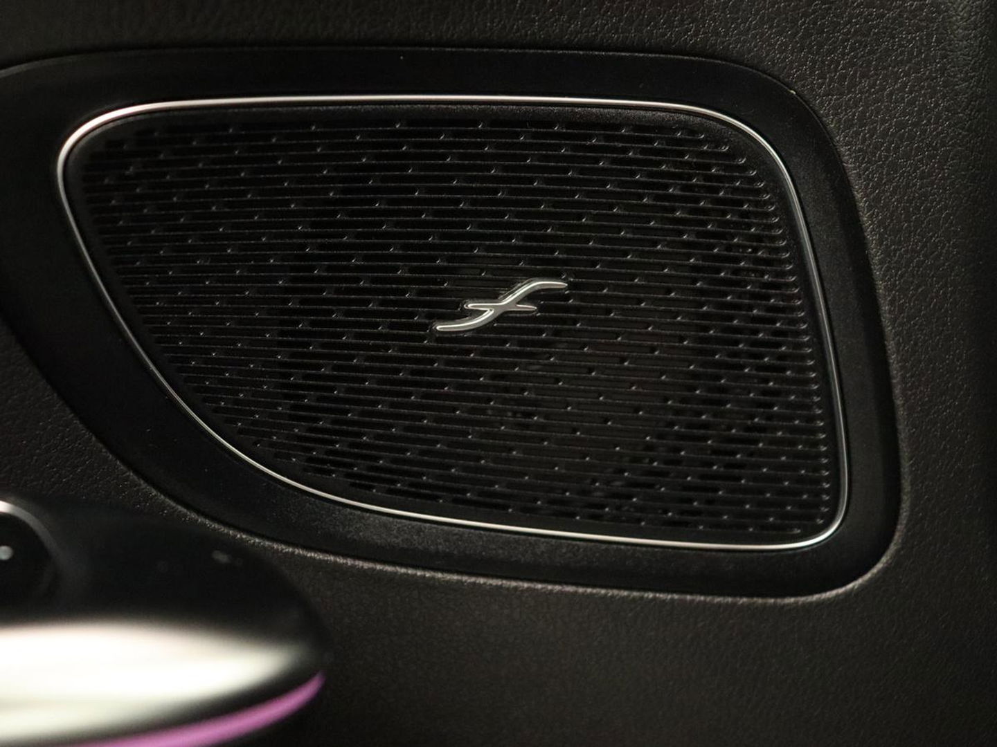 Mercedes-Benz C-Klasse 300 e AMG Line | Panoramadak | Wegklapbare trekhaak | Sfeerverlichting | Elektrische stoelen | Stoelverwarming | 360 Camera | Leder | Memory | Carplay